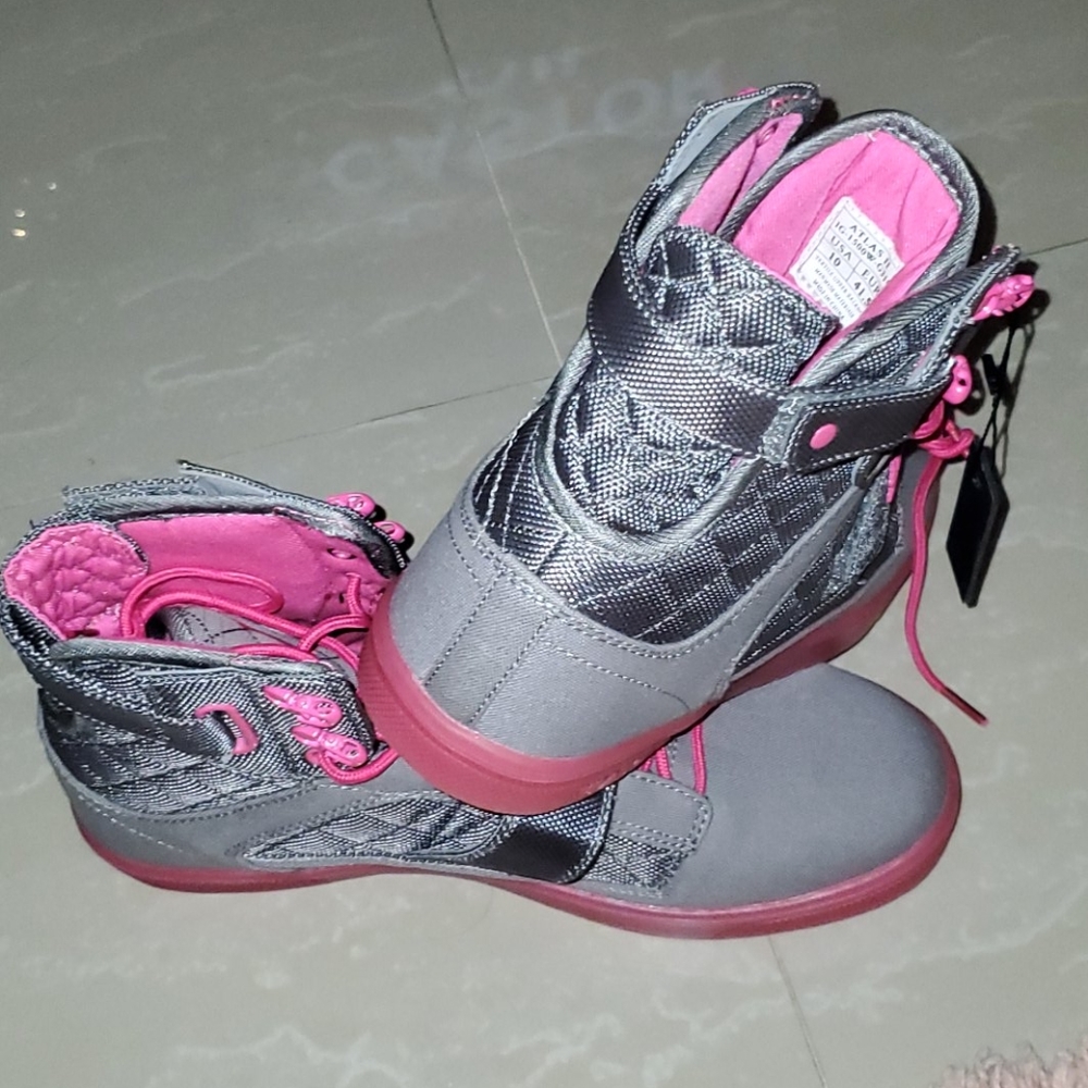 Sneakers - Picture 3 of 4